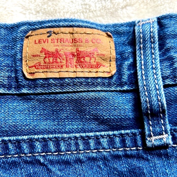 LEVI’S 🏝️ COTTON DESTROYED RIPPED DENIM FRINGED JEAN SHORTS Women’s 17/18 W40 - Picture 7 of 9